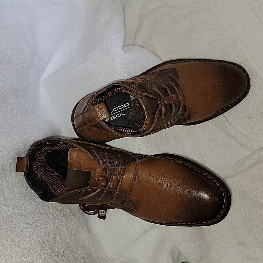 Men Shoes - Picture 3 of 3